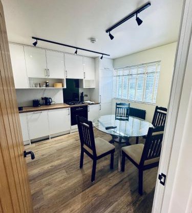 3 bedroom Brookwood Road apartment