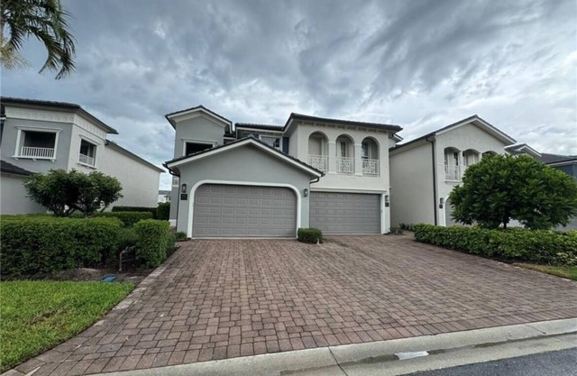 3-bedroom condo in fabulous Estero. Clubhouse with fitness room,pool,and jacuzzi