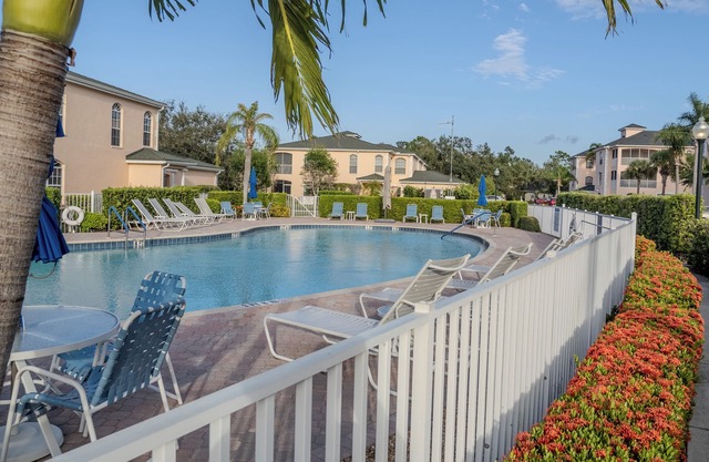 3-bedroom condo in lovely Venice. Your home away from home.