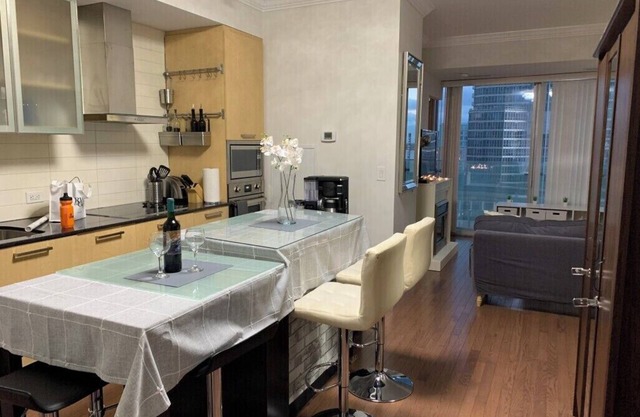 3-bedroom condo in marvelous Toronto with fitness room, AC, ACC,Union Stn,PATH