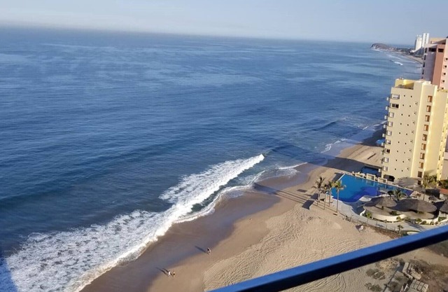 3 BEDROOM CONDO ON THE BEACH