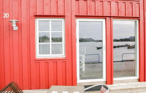3 Bedroom Cozy Home In Sjernarøy