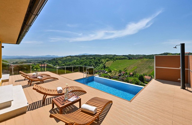 3 bedroom cozy home in Vinica