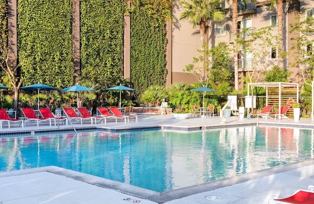 3 bedroom Dolphin Cove located just down the road from Disney!