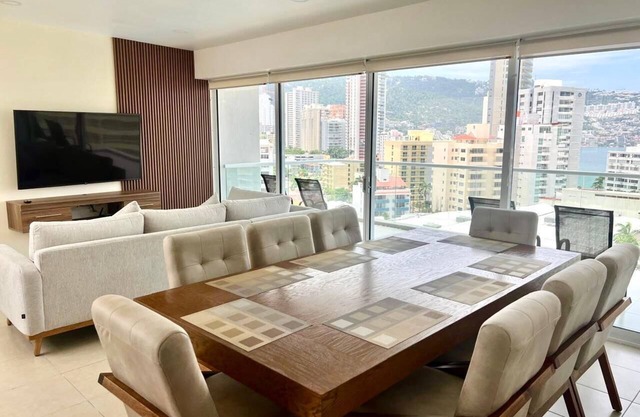 3 bedroom family apartment in Acapulco, a few steps from the beach.