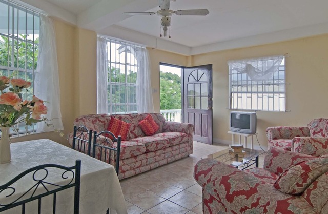3-Bedroom Family Apartment with Air-conditioning
