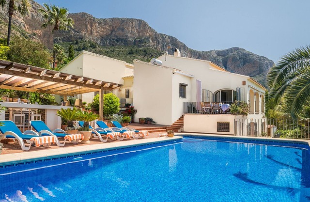 3 Bedroom Family Villa with Pool