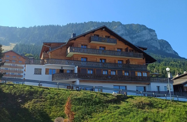 3 bedroom Apartment with Balcony-stunning location