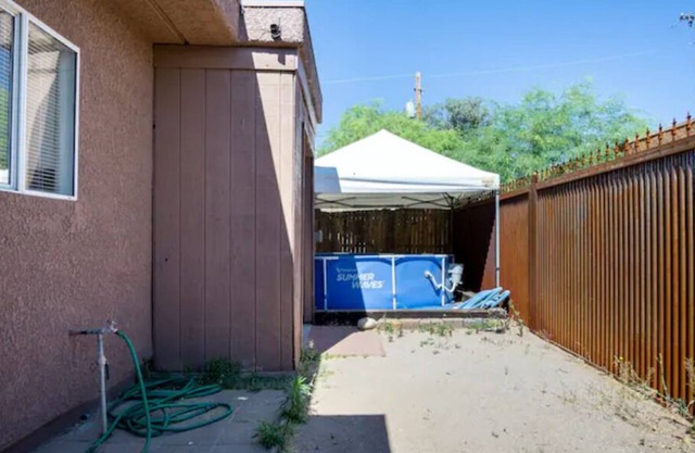 3 Bedroom Home! 1 Mile from U of A!