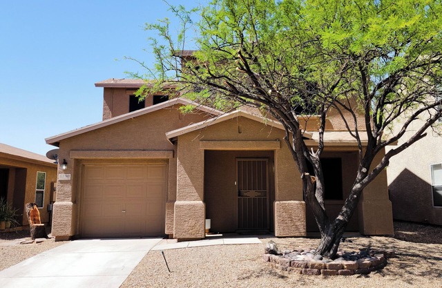 3 bedroom home away from home. Minutes from DMAFB and downtown Tucson