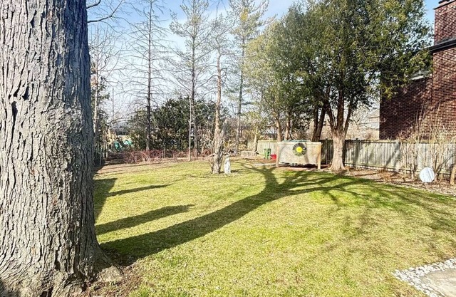 3-bedroom Home with huge backyard in Yonge. 15 minutes to Finch Subway