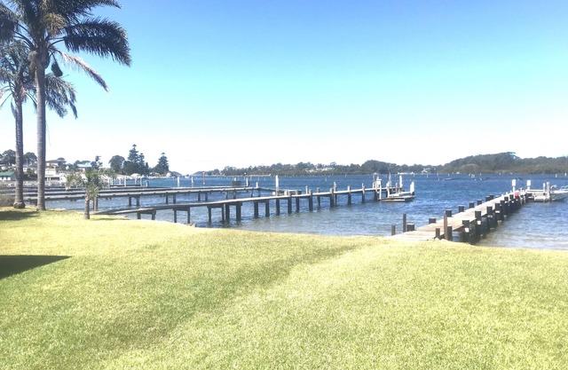 3 Bedroom house, right on the river, own private jetty