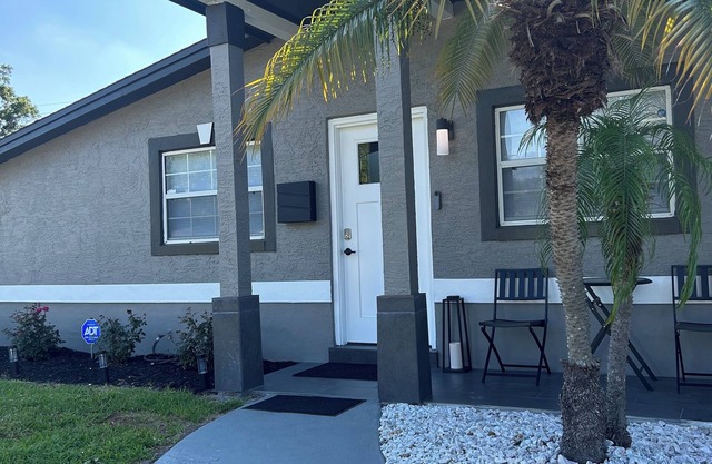 3-bedroom house in charming Orlando with AC