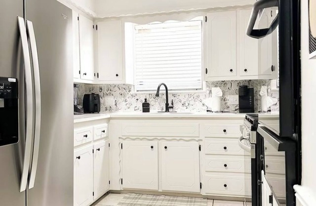 3-bedroom house in enchanting Lawton with fitness room, AC, WiFi