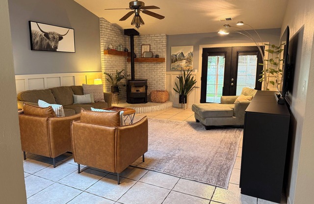 3-bedroom house in fabulous Farmington with big backyard for hosting