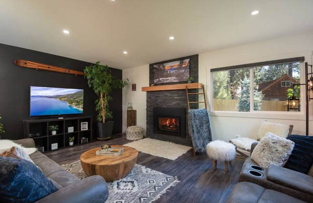 3-bedroom house in fantastic Stateline with WiFi, AC