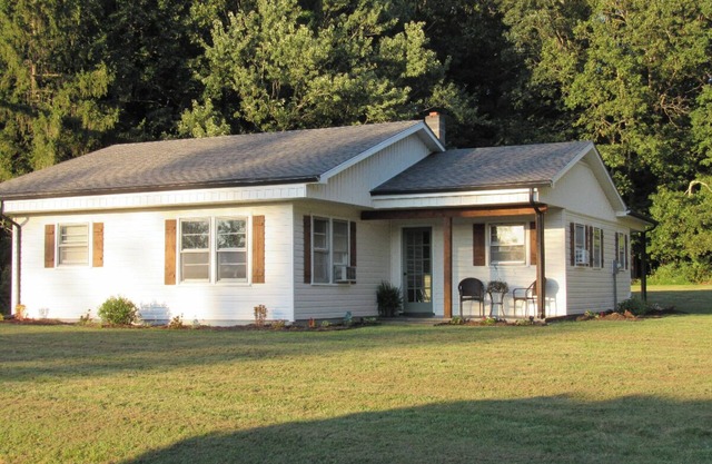 3-bedroom house in serene Galax with AC