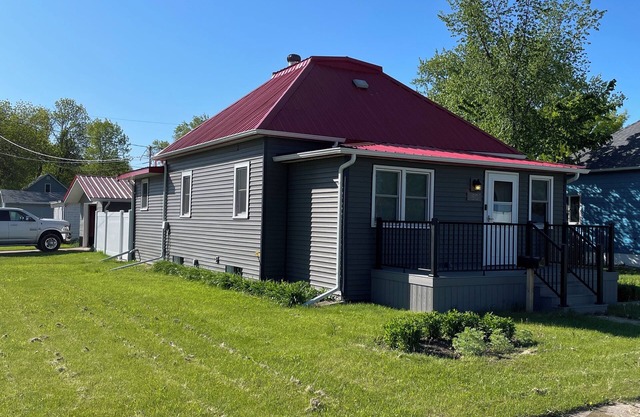 3-bedroom house in tranquil Harvey with WiFi, AC. Relax and unwind