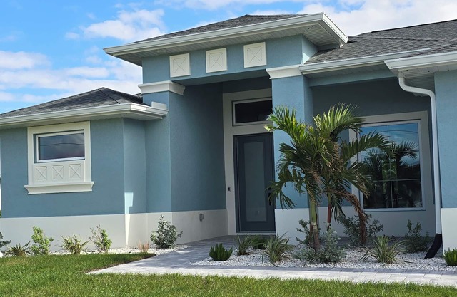 3-bedroom house in charming Rotonda West On the Canal with Heated Saltwater Pool