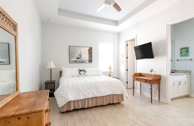 3-bedroom house in welcoming Rotonda West with WiFi, AC, pet friendly,