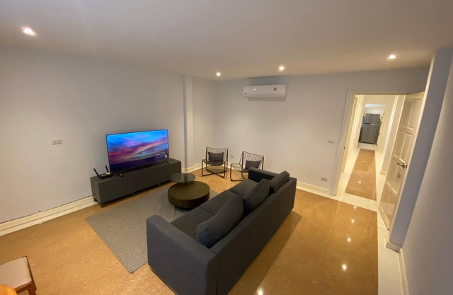 3-bedroom house with WiFi and AC in wonderful Tambon Karon near Kata Beach