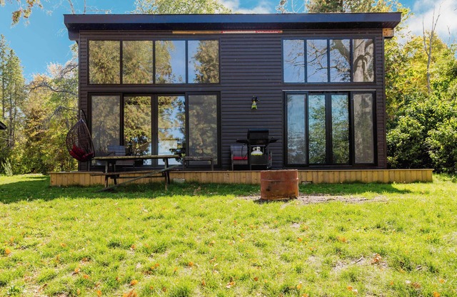 3-bedroom Lakefront Villa #10