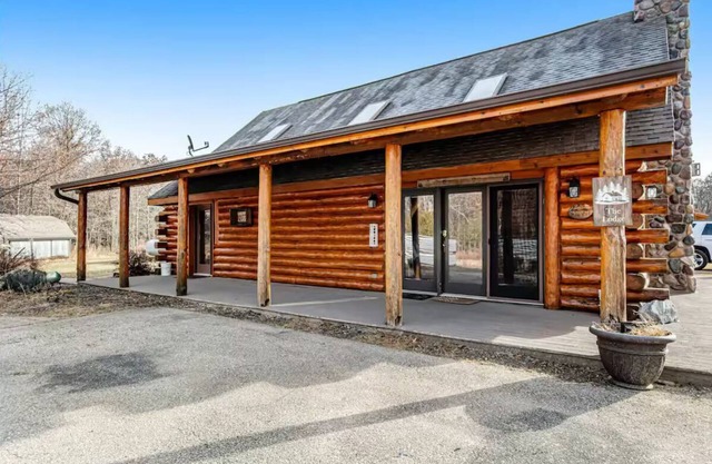 3-bedroom Lodge cabin in lovely New Lisbon