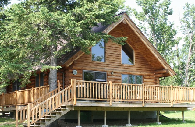 3 bedroom Log cabin, Orr Mn