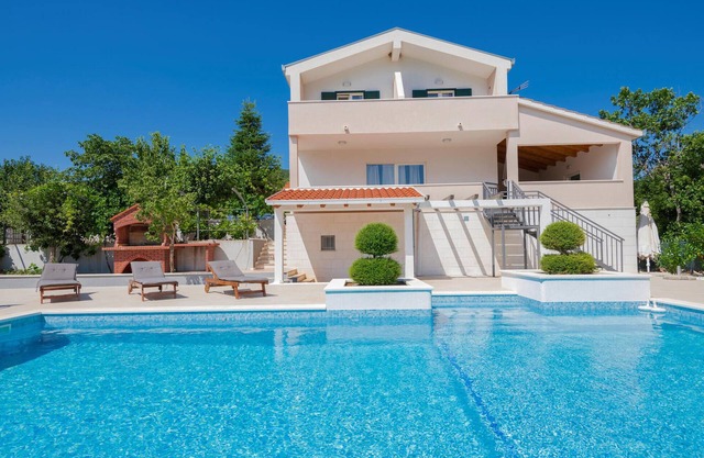 3 bedroom lovely home in Zagvozd