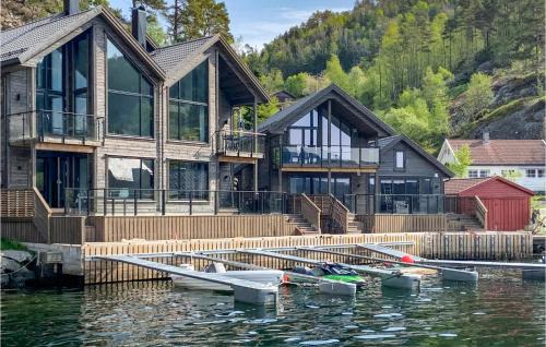 3 Bedroom Lovely Home In Hebnes