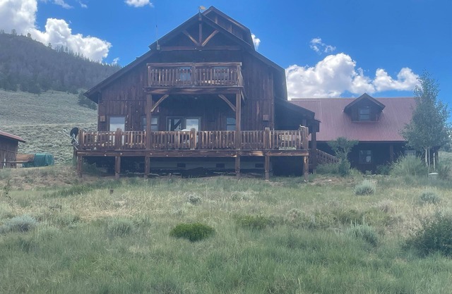 3 bedroom luxury cabin near Gunnison with amazing views and solitude.