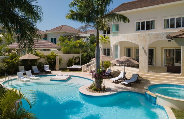 3 bedroom Luxury villa