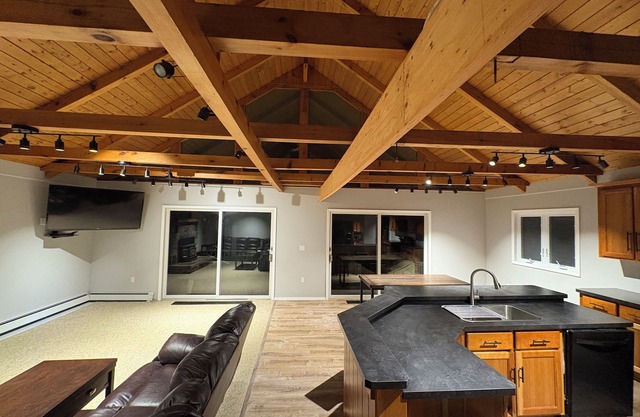 3 bedroom mountain &river view Sacandaga River, 4 min. to Great Sacandaga Lake