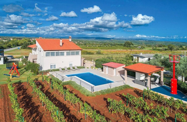 3 bedroom nice apartment in Marcana