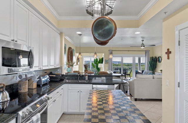 3-bedroom ocean view condo in delightful Key West with WiFi, AC
