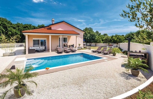 3 bedroom pet friendly home in Pula