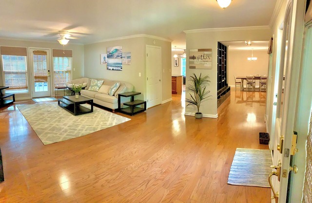 3-bedroom spacious house in the heart of Peachtree City w/everything included!