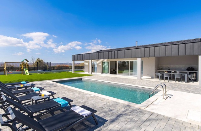 3 bedroom stunning home in Brgod