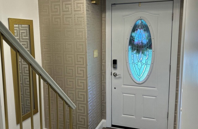 3-bedroom townhome in delightful Pittsburgh with WiFi, AC