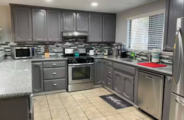 3-bedroom townhome in tranquil Modesto with AC