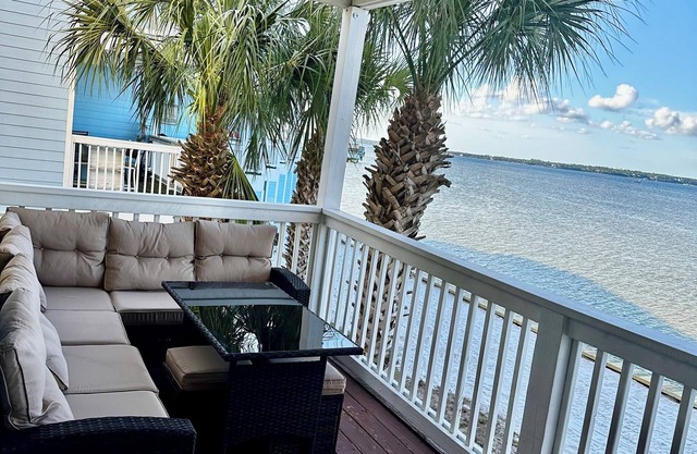 3-bedroom townhome on the water in charming Perdido with fitness room, AC, WiFi