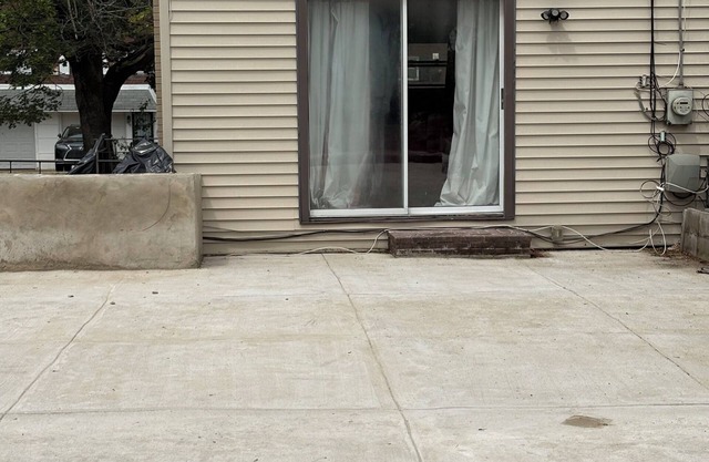 3-bedroom townhome in marvelous Philadelphia with WiFi, AC! 12 mi to downtown