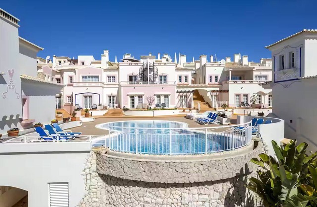 3 bedroom townhouse-QEV. Perfect for Families and Golfing Getaways.