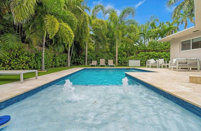 3-bedroom villa with private heated pool in charming gated island with AC, WiFi