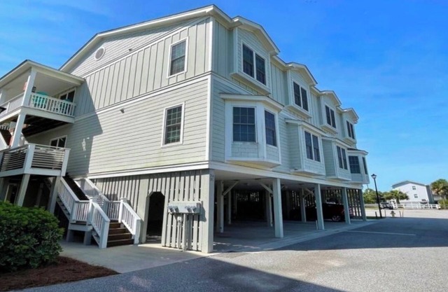 3-bedroom villa in peaceful Edisto Island, seconds from the beach