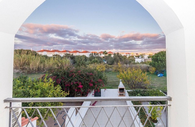 3 bedroom villa with patio in Praia da Manta Rota by AlgarveManta (2V3)