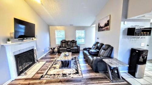 3 bedroom Warm haven minutes from downtown