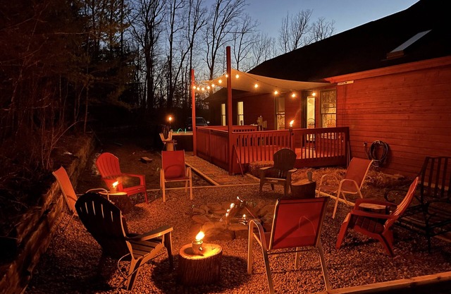 3 Bedrooms/2 Baths-Private Lake House in Garland Bend with hot tub & fire pit