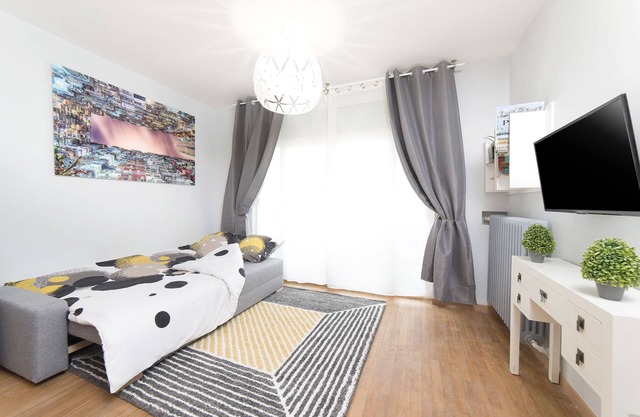 3 bedrooms - 3 bathrooms - air conditioning - parking - quiet location