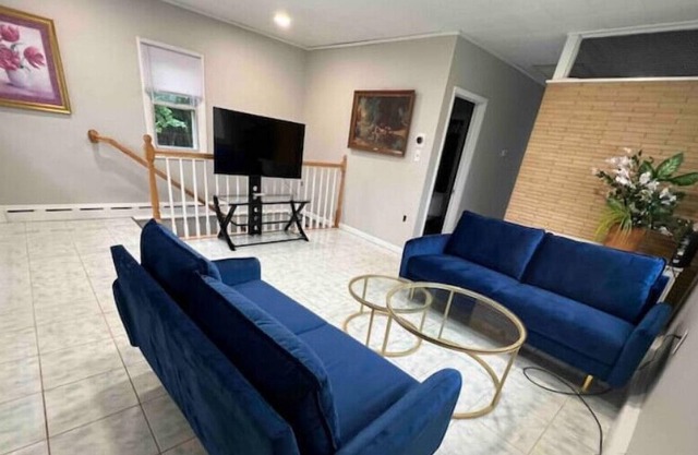3 beds 2 bath at the end of the street